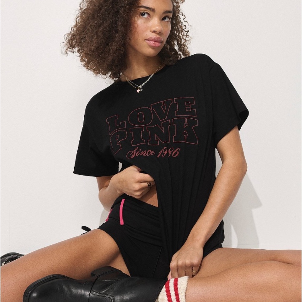 ❤️VS Pink limited edition Pink Break campus tee sz L NWT